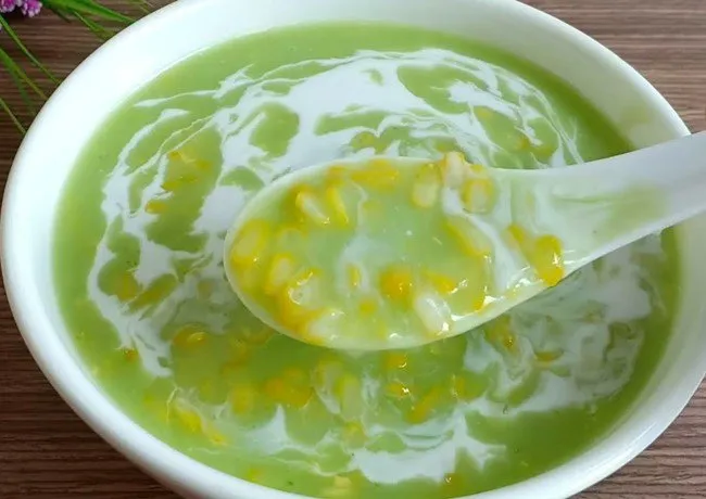 Thành phẩm món chè bắp lá dứa thơm ngon ngọt mát