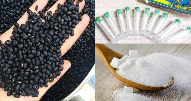 Nồi cơm điện đang nấu chè đậu đen