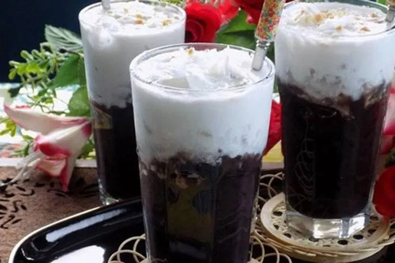Món chè đậu đen nước cốt dừa bắt mắt