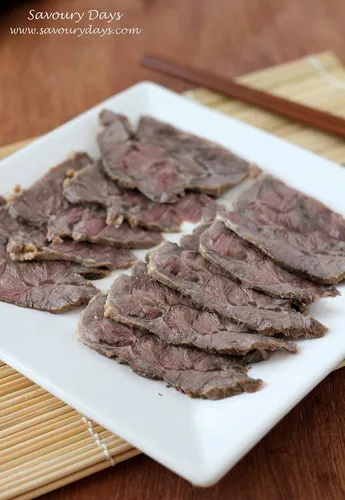 Thịt bò mắm ăn kèm rau sống