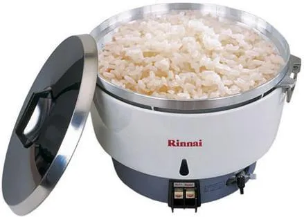 Sử dụng nồi cơm điện gia đình để đồ xôi rất tiện lợi