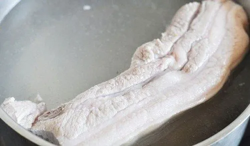 Bí quyết chọn thịt heo tươi ngon và mẹo luộc thịt đạt chuẩn chuyên gia