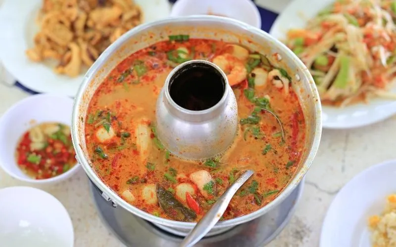 Thành phẩm nồi nước lẩu Thái màu sắc hấp dẫn