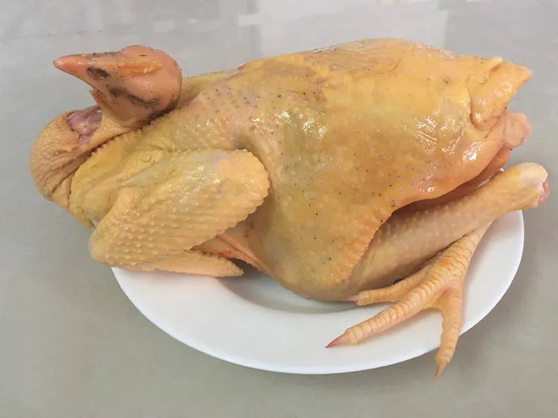 Không nên chọn gà công nghiệp để nướng