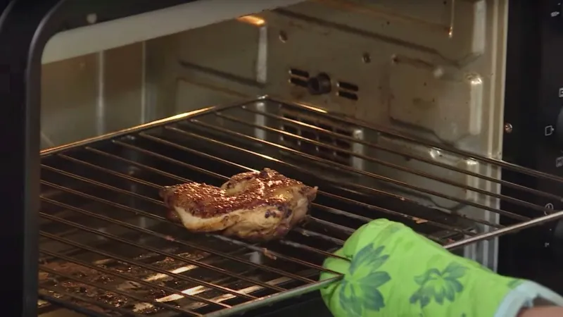 Gà nướng trái dừa