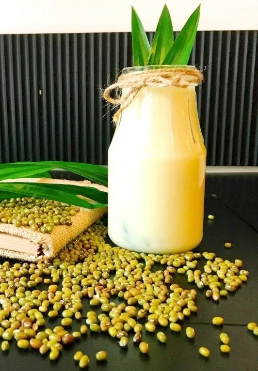 Sữa đậu xanh lá dứa giải nhiệt cực tốt và bổ sung nhiều protein thực vật