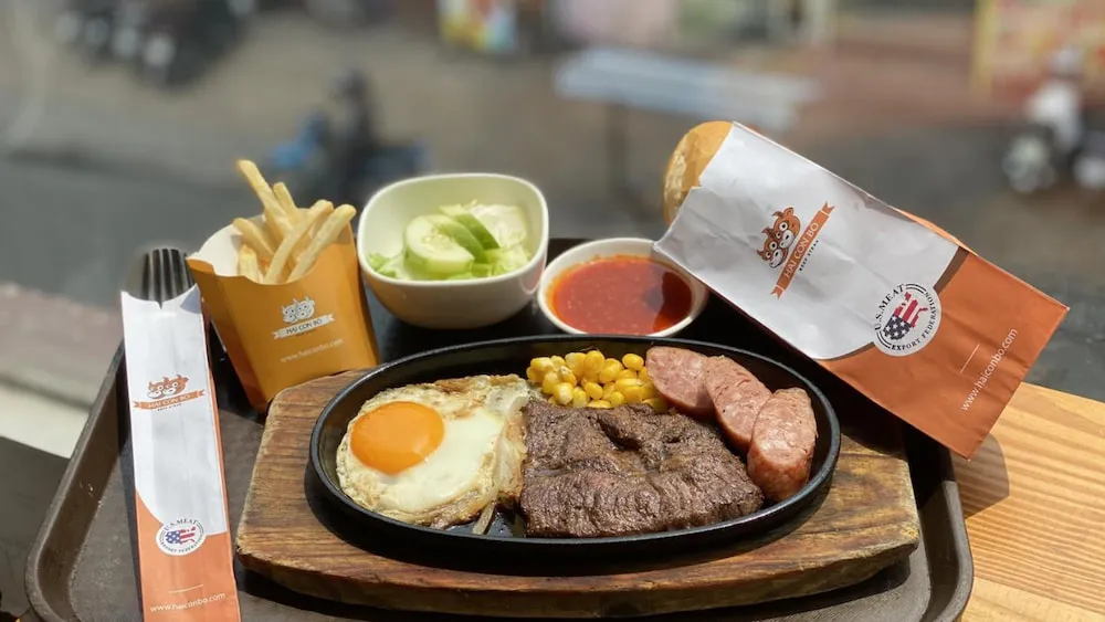 Beef Steak Hai Con Bò mang đến hương vị đậm đà, mềm mại