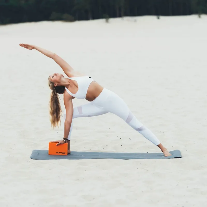 7 duÌ£ng cuÌ£ tÃ¢Ì£p yoga cÃ¢Ì€n thiÃªÌ£n cho ngÆ°Æ¡Ì€i mÆ¡Ìi maÌ€ baÌ£n nÃªn biÃªÌt 3