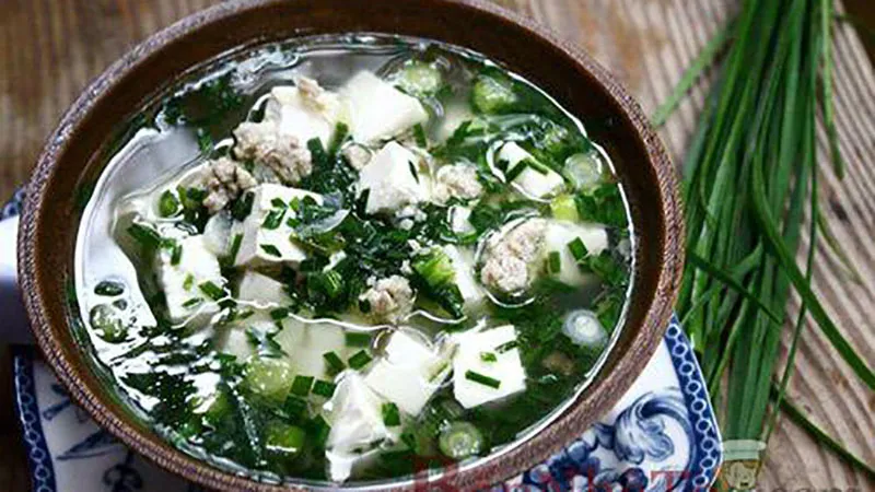 Canh rong biển nấm kim châm thanh mát