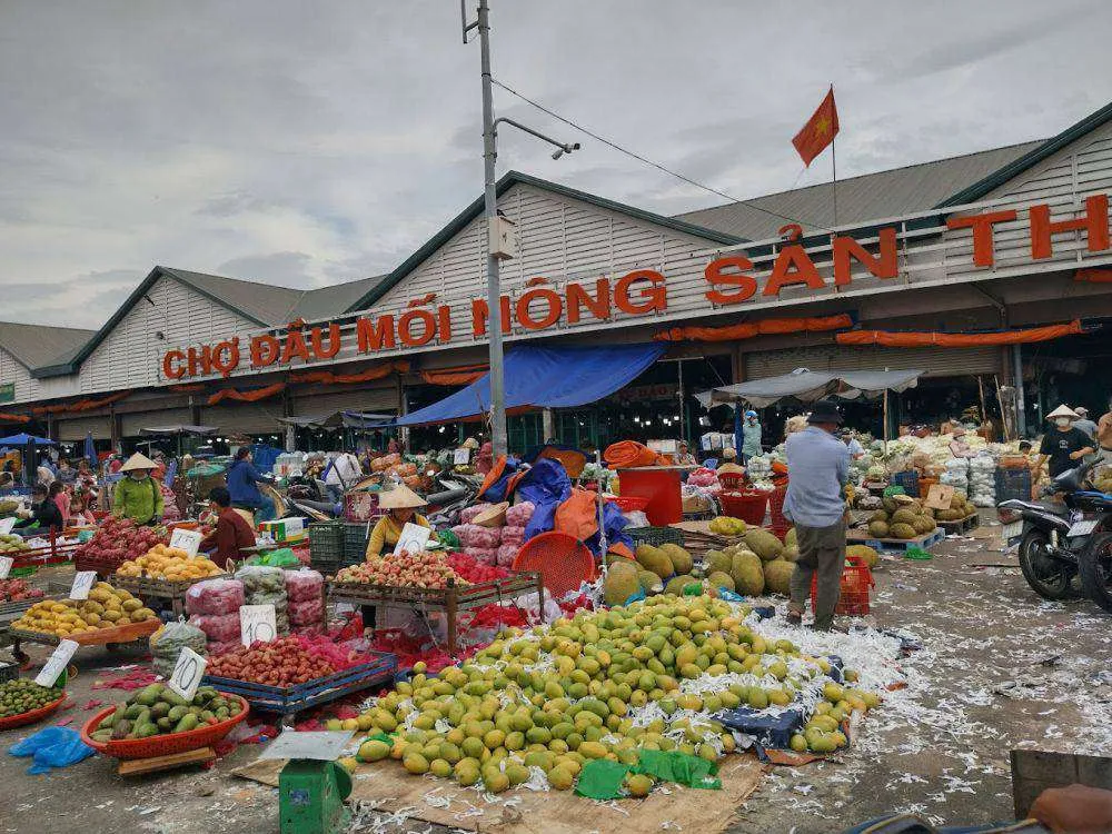 Toàn cảnh khu nhà lồng sầm uất tại chợ đầu mối Thủ Đức
