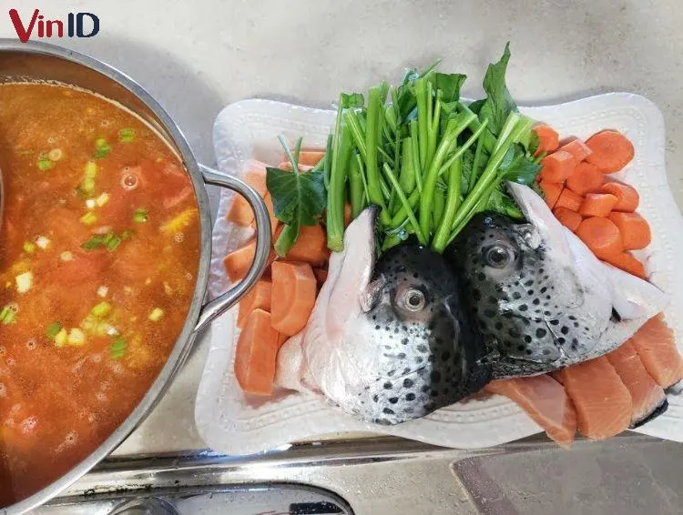 Lẩu cá hồi kim chi hải sản là lựa chọn tuyệt vời cho các buổi họp mặt gia đình năm 2026