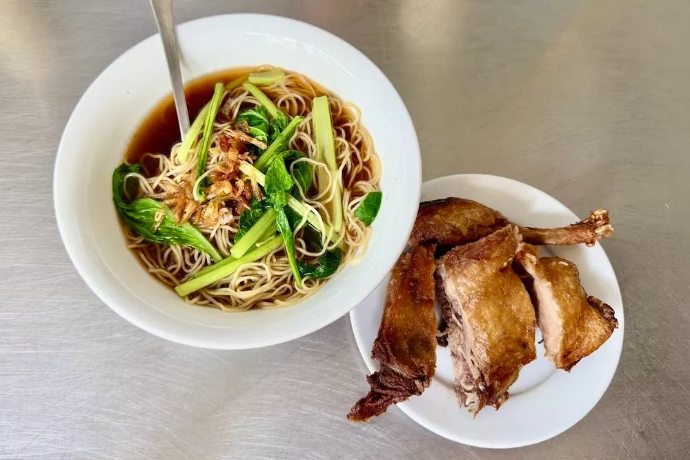 Mì vịt tiềm Thiềm Huy là một quán ăn gia truyền nổi tiếng tại Sài Gòn