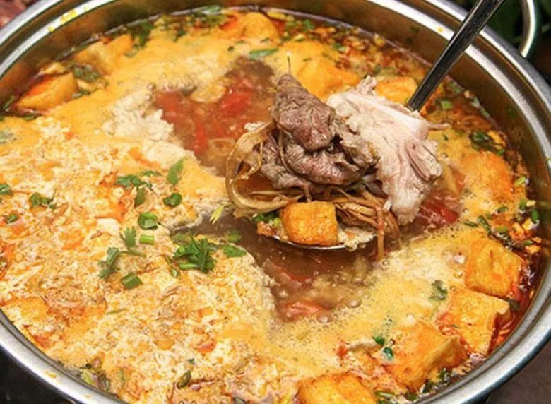 Lẩu bò riêu cua bắp bò sườn sụn đặc sắc