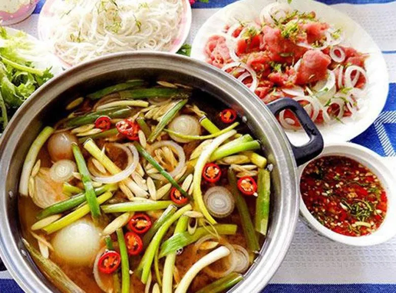 Thịt bò nhúng mắm me chua ngọt kích thích vị giác