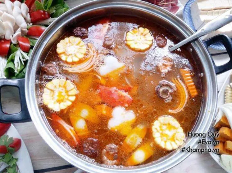 Nồi lẩu bò thập cẩm nghi ngút khói chuẩn vị nhà hàng