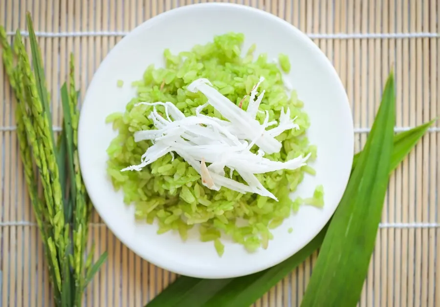 Thưởng thức xôi cốm xanh chuẩn vị Hà Nội được nấu từ nồi cơm điện tử