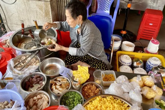 banh-canh-ba-tam-cho-cau-quan-an-quan-12