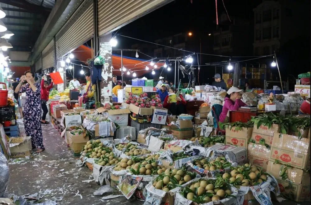 Sự đa dạng của các mặt hàng nông sản và thực phẩm tươi sống