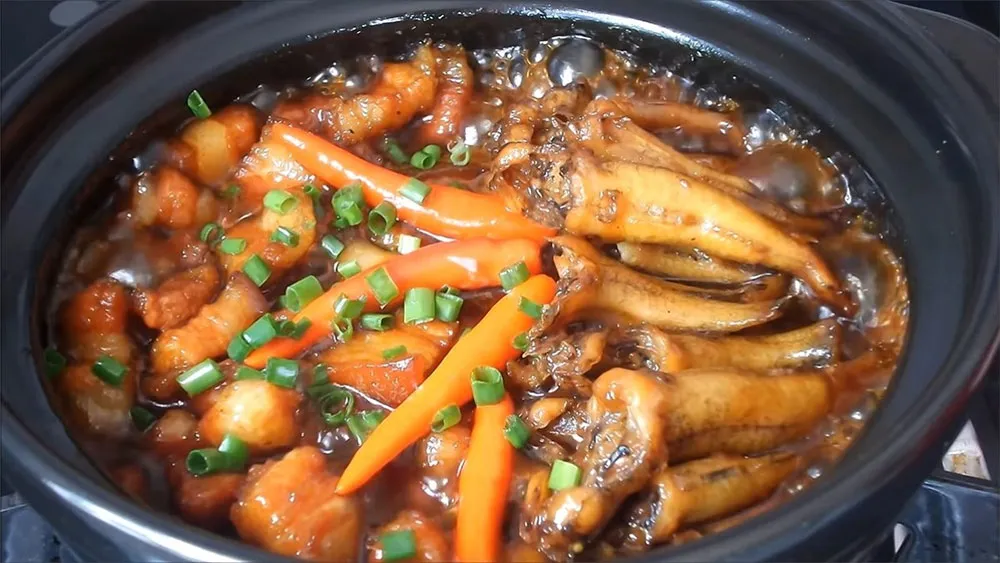 Cá bống suối kho tương – món ăn dân dã, đậm đà (Ảnh: Điện Máy Xanh)