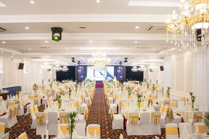 Không gian tổ chức tiệc cưới xanh mát và hiện đại tại nhà hàng Vườn Cau Phan Văn Trị