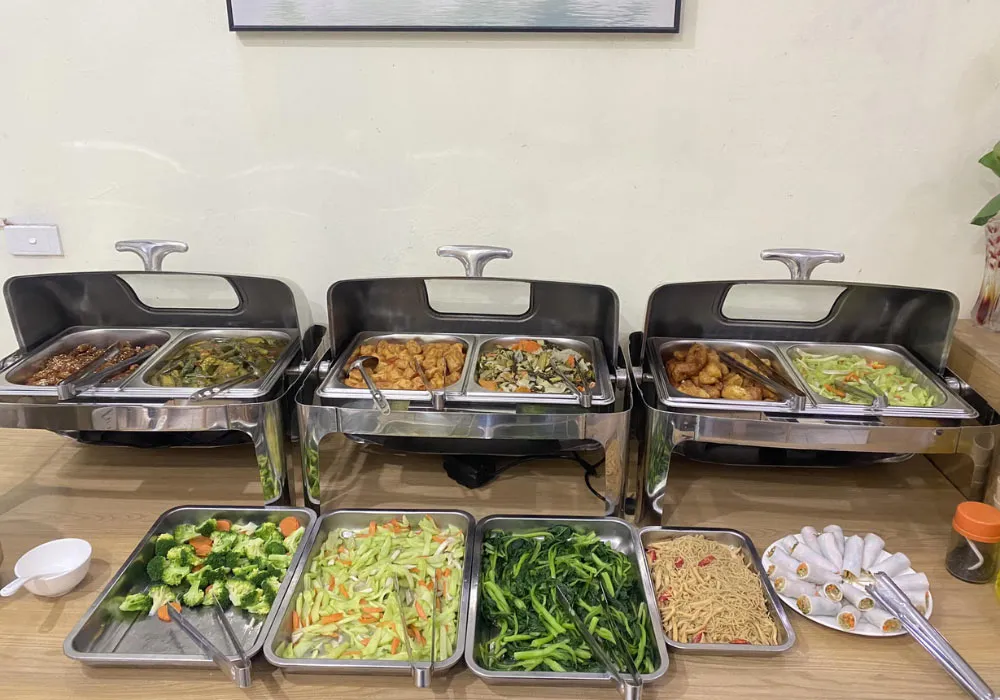 Không gian nhẹ nhàng, thực đơn phong phú tại Cơm chay Thiên Bách