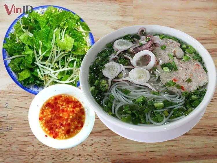 Bún quậy Phú Quốc đậm đà khi ăn kèm nước chấm