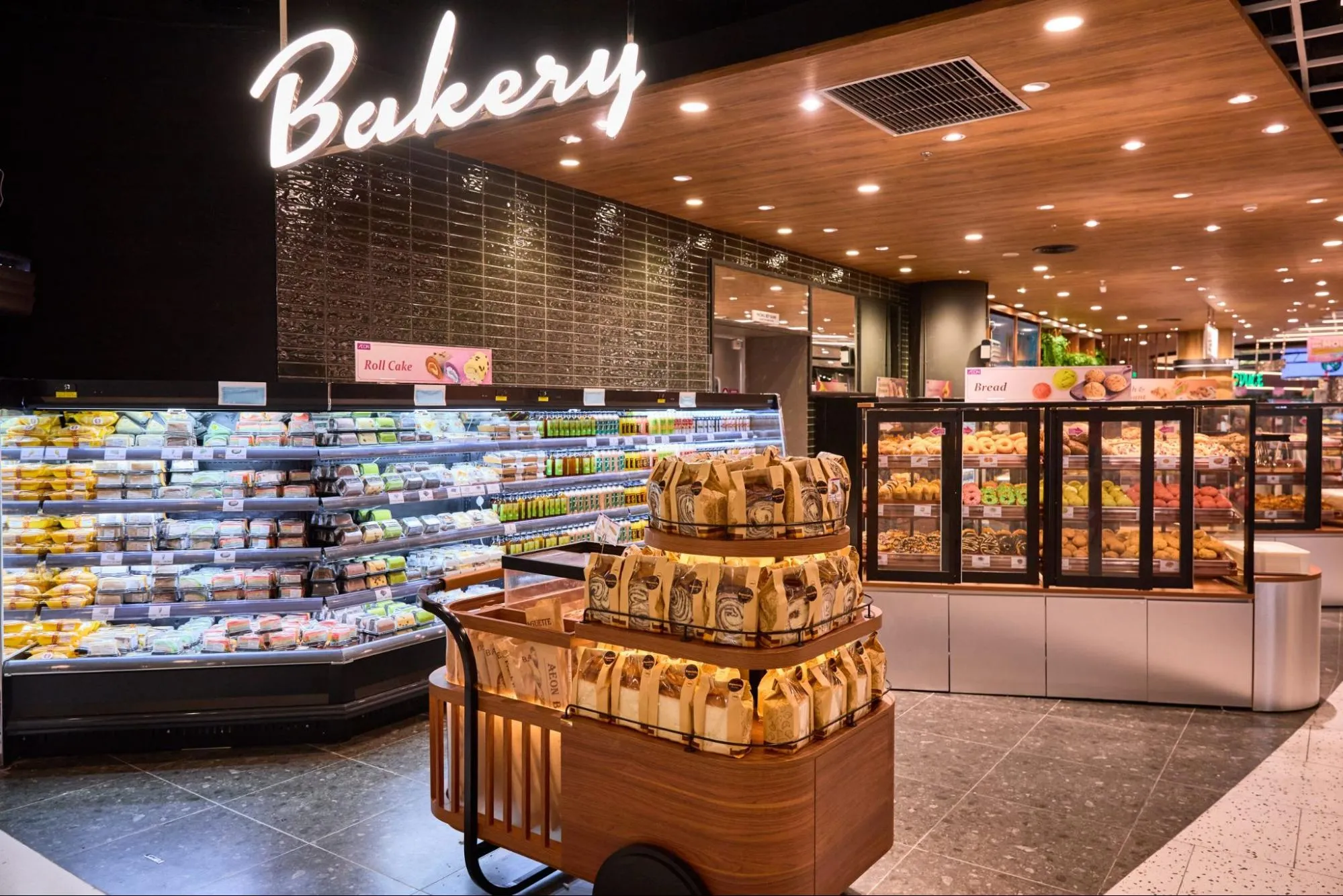 Không gian khu vực AEON Bakery chuyên phục vụ các loại bánh mì và bánh ngọt tươi