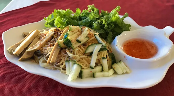 Bát bún chay đậm đà hương vị tại quán Nhân Duyên