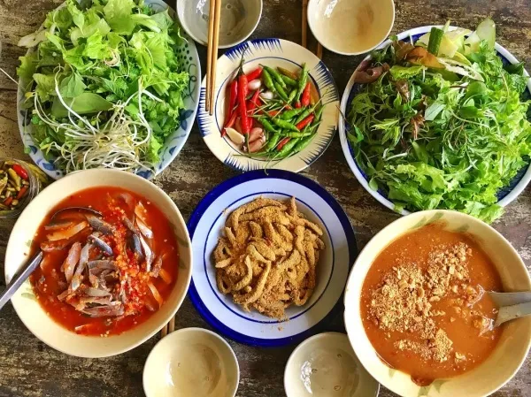 Tô bún mắm nêm đầy đặn