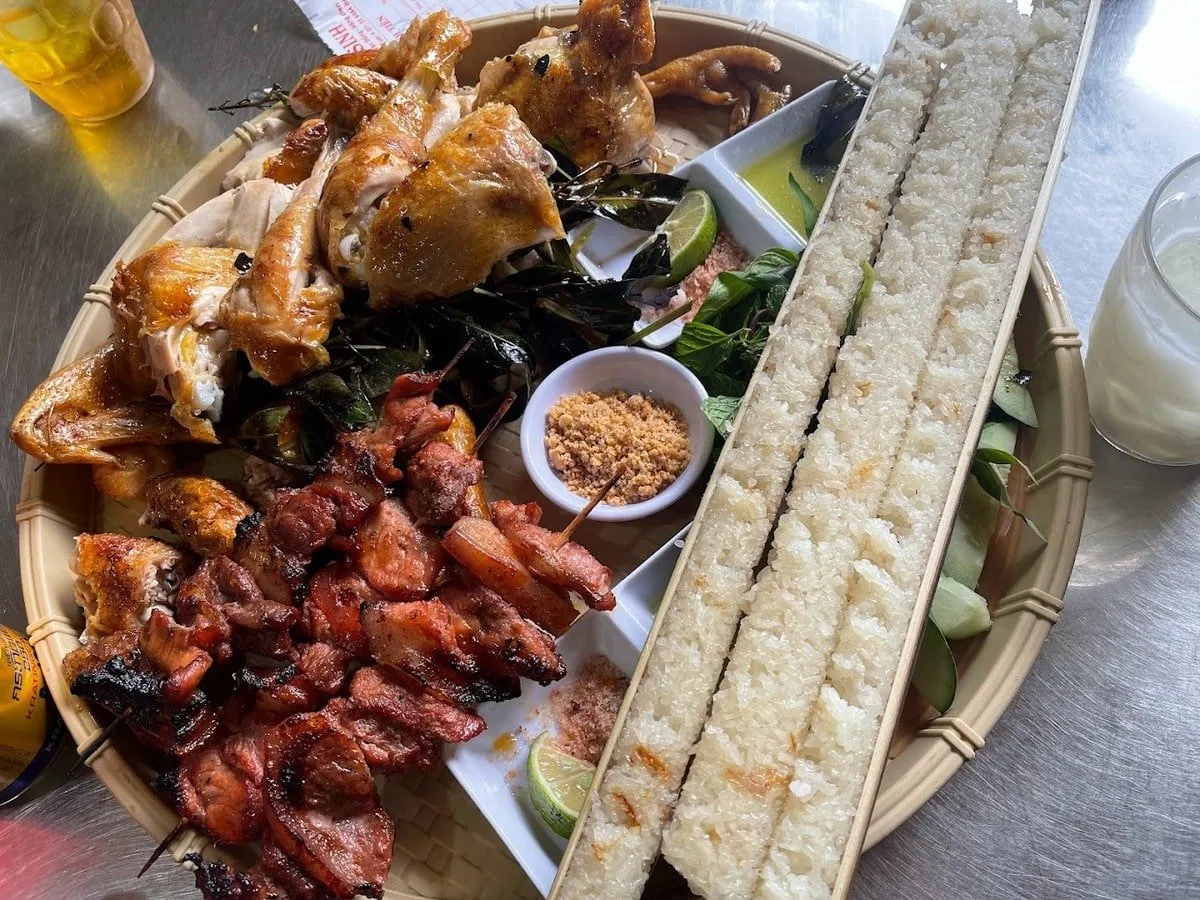 Gà nướng cơm lam cô Sinh