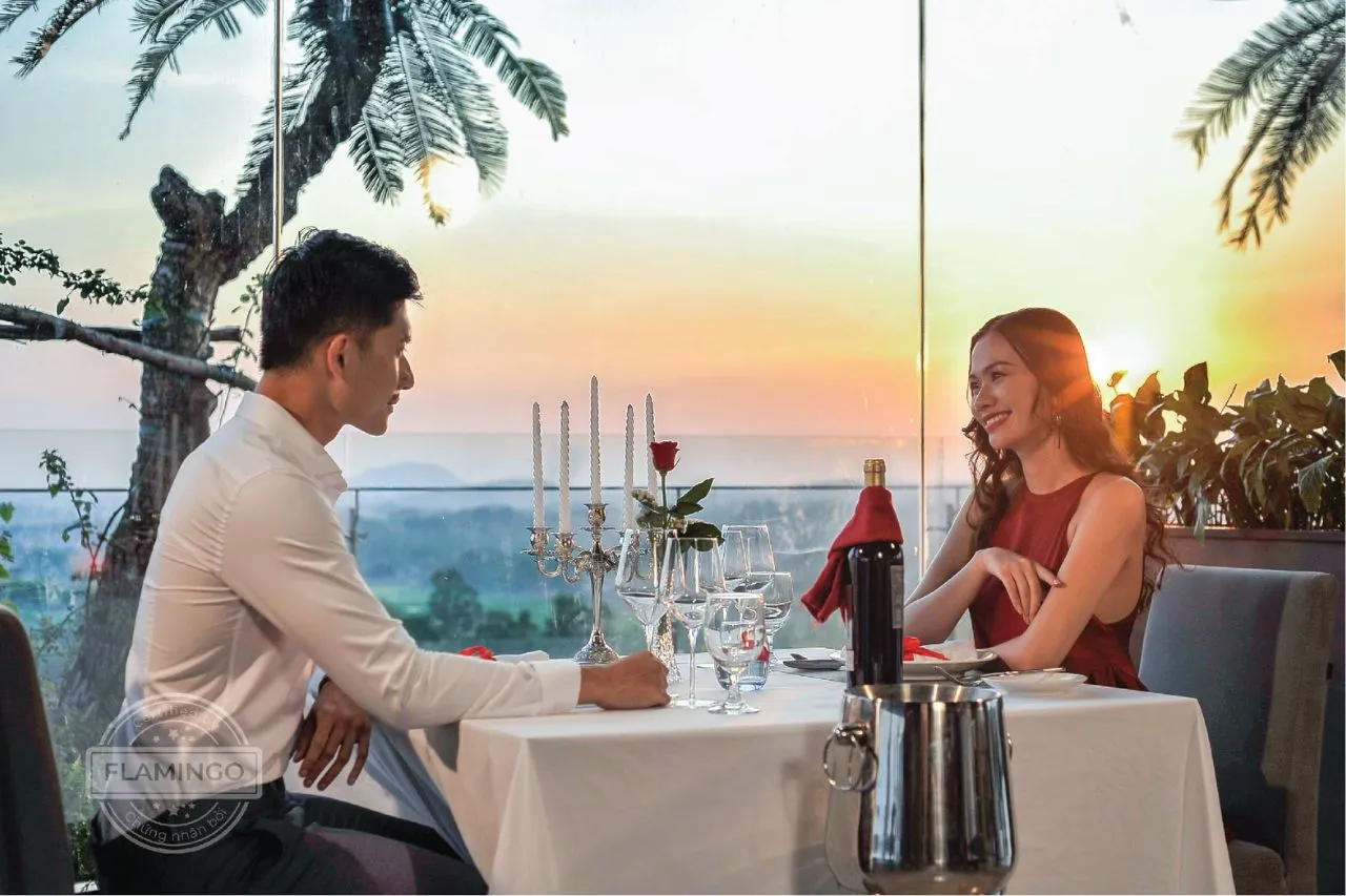 Nhà hàng có vị trí tầng 10 của toà nhà Forest in the Sky, view toàn cảnh khu nghỉ dưỡng