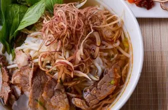 Bún bò Huế bà Thương được biến tấu gia vị phù hợp với người Đà Nẵng