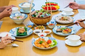 Thưởng thức các món ăn tại nhà hàng trong VinWonders Nam Hội An