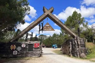 Nhà hàng Cù Lần trong khu du lịch sinh thái