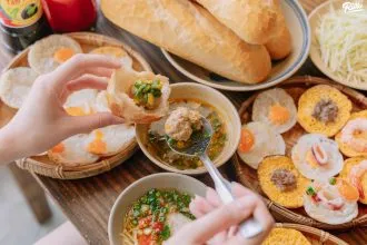 Bánh mì xíu mại tại Tiệm Ăn Bếp Đà Lạt