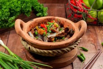 Cơm niêu với món ăn đậm đà, ấm cúng