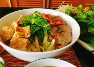 Đặc sản Cao lầu cho thực khách ghé quán ăn tối Đà nẵng