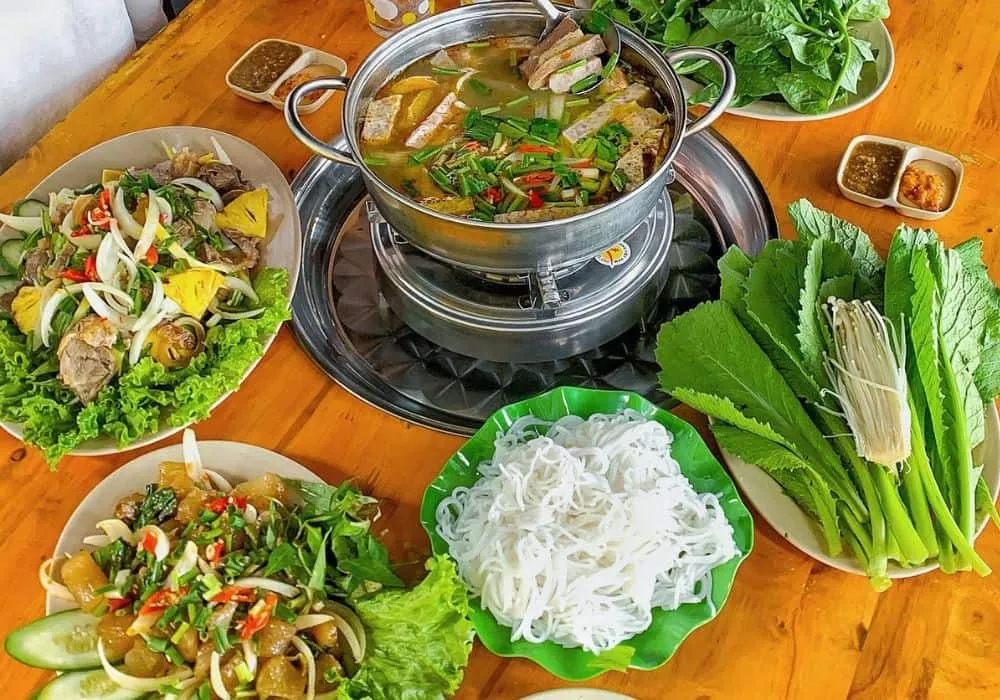 Lẩu bò Hai Tín được xem là một trong những quán lẩu bò ngon nhất Quận 2