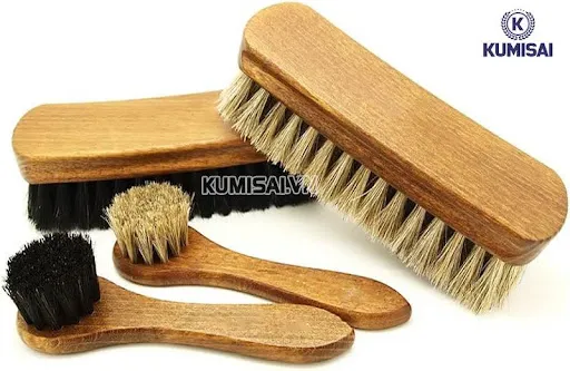 Các loại bàn chải trong bộ dụng cụ đánh giày chuyên dụng