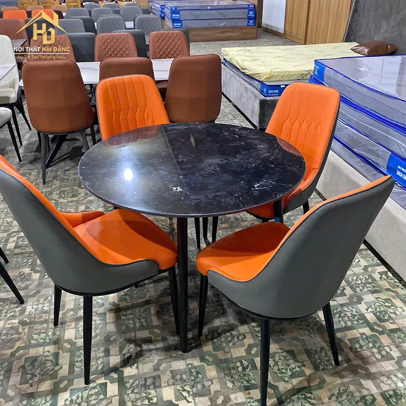 Bàn ăn tròn mặt đá đen sang trọng