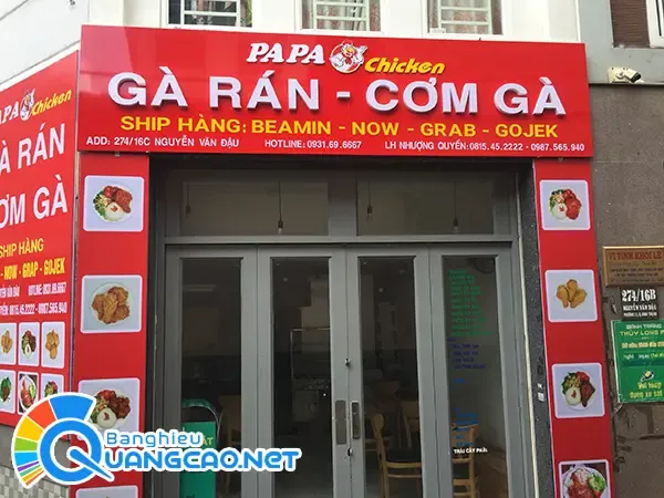 bảng hiệu tiệm gà rán