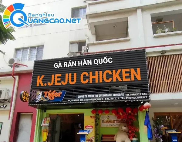 bảng hiệu quán gà rán