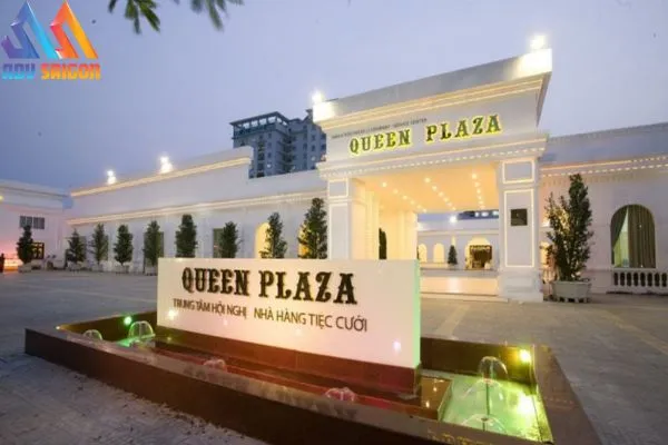 Bảng hiệu nhà hàng tiệc cưới Queen Plaza