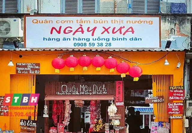 Bảng hiệu quán cơm đẹp rõ ràng thu hút