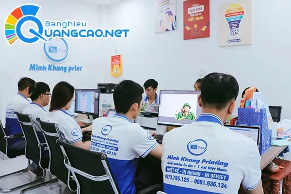 nhân viên thiết kế bảng hiệu đẹp tại TPHCM