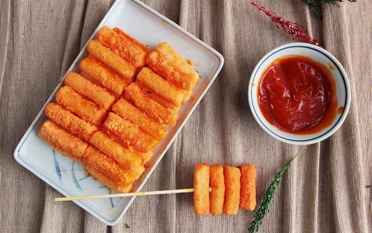 Hình ảnh bánh gạo hàn quốc chiên lắc phô mai giòn rụm