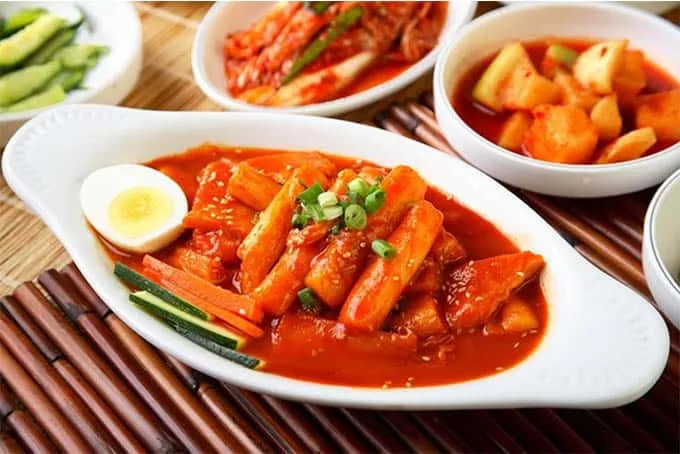Hình ảnh bánh gạo hàn quốc sốt cay Tokbokki thơm ngon đậm đà