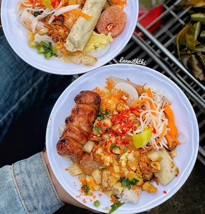 Bánh bèo chị Hà với nhân tôm khô và mỡ hành thơm phức đặc trưng