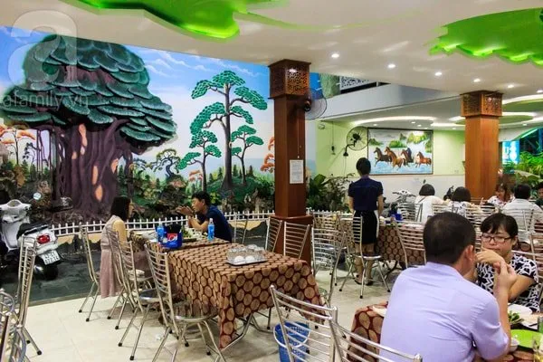 Không gian quán rộng rãi, sạch sẽ