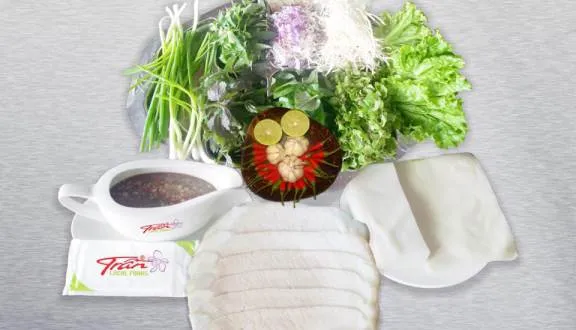 Món bánh tráng cuốn thịt heo quán Trần ngon số dách